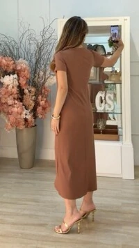 Vestido Midi Canelado Decote V Tania Bolsos Frontais