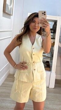 Colete Decote V Bolsos Fake Milena Cinto Fino Trançado