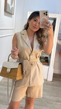 Shorts Linho Pregas Frontais Sayuri Botão Marmorizado