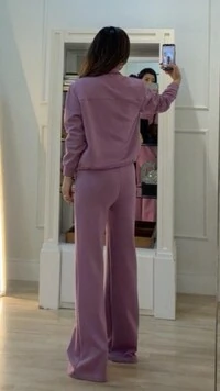 Conjunto Moletom Lais Blusa Gola Alta Com Puxadores No Barrado E Calça Pantalona