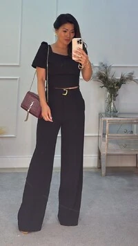 Calça Pantalona Adelia Com Cinto Pespontado E Fivela Dupla Dourada