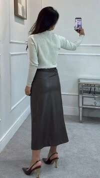 Blusa Cacharrel Tricot Alyce Detalhes Ondulados Frontais E Mangas Caneladas
