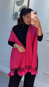 Pashmina Liso Com Pompons No Barrado