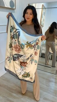 Lenço Acetinado Estampa Floral