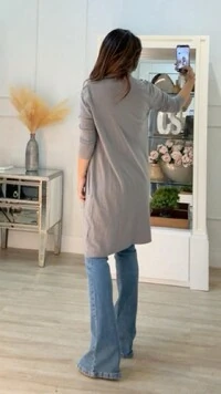 Maxi Cardigan Tricot Denise Bolsos E Nervuras Caneladas Frontais