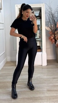 Blusa Básica Tania Bolso Fake Único