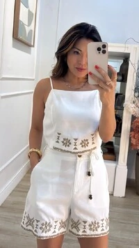 Cropped Cavado Twill Alças Fina Greta Barrado Bordado