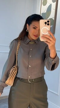 Camisa Curta Recortes Na Gola Marjorie Mangas Princesa