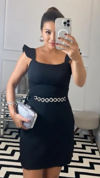 Vestido Curto Tatyana Cinto Faixa Com Correntaria De Coração Em Strass