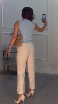 Calça Pollyana Pala Larga Com Detalhe Ondulado Com Botões Forrados