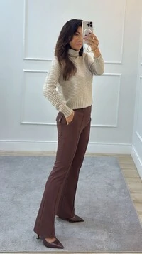 Calça Flare Nervura Frontal Rosa Pala Larga Com Recorte