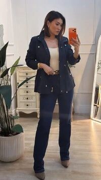 Parka Casaco Capuz Removivel Kamila Detalhe De Bolsos No Busto