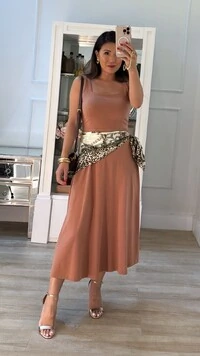 Vestido Midi Decote Reto Barbara Alças Largas