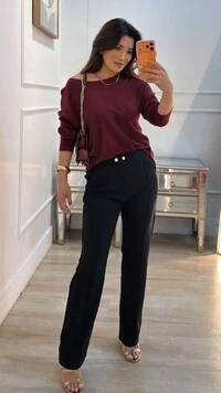 Calça Reta Texturizada Lucy Detalhe Na Pala Dourado Com Strass