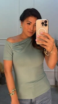 Blusa Malha Layla Ombro Vazado Detalhe Pregas