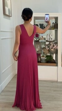 Vestido Longo Decote V Detalhe De Laço Maithe Saia Plissada