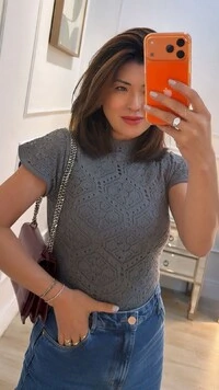 Blusa Tricot Com Entremeios Gola Alta Sandy Punhos E Barrado Ondulados