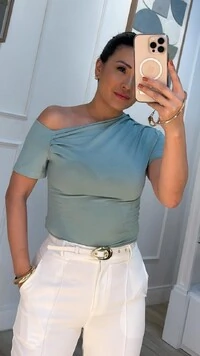 Blusa Malha Layla Ombro Vazado Detalhe Pregas