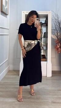 Vestido Midi Malha Gola Careca Simone Fendas Laterais