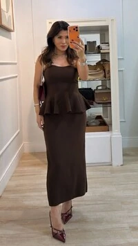 Conjunto Tricot Alexia Toma Que Caia Peplum E Saia Midi