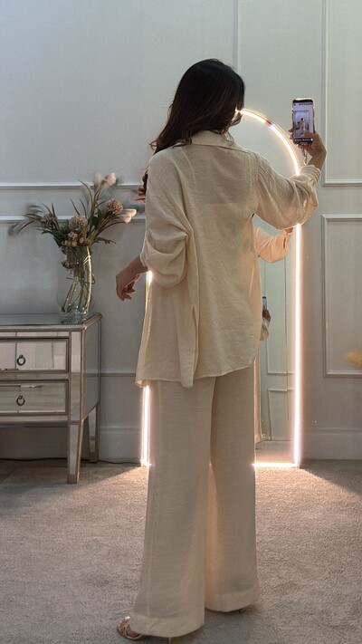 FotoCalça Pantalona Emma Com Nervuras Na Pala