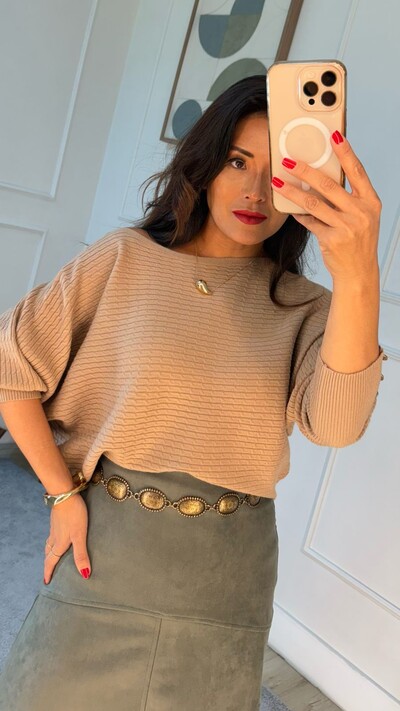 FotoPoncho Tricot Texturizado Maisa Punhos Largos Com Botões Perolados