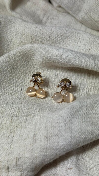 Foto Brinco Pequeno Cereja Resinada