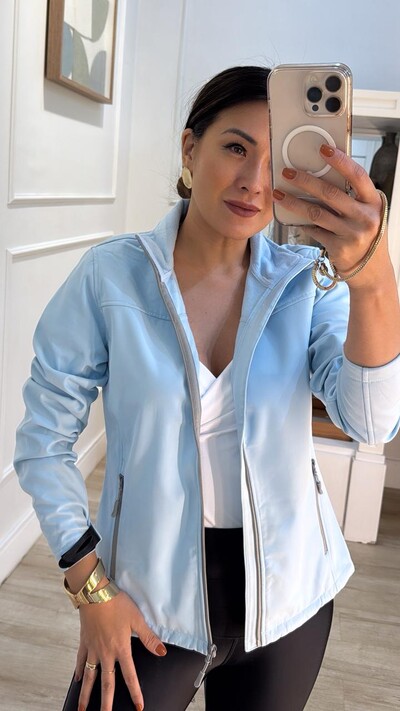 FotoJaqueta Gigi Gola Alta Detalhe Bicolor