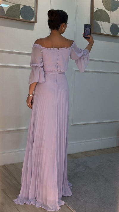 FotoVestido Longo Plissado Ombro À Ombro Mangas 3/4 Kate Com Cinto Faixa