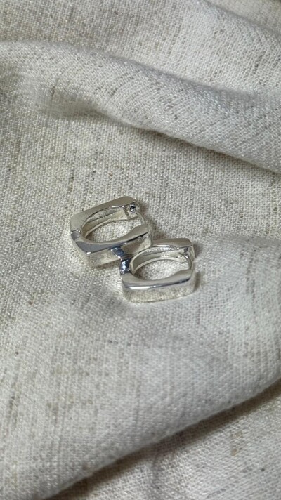 Foto Brinco Argola Quadrada Grande