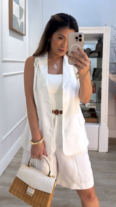 FotoColete Alongado Alfaiataria Maria Botões Forrados E Lapelas