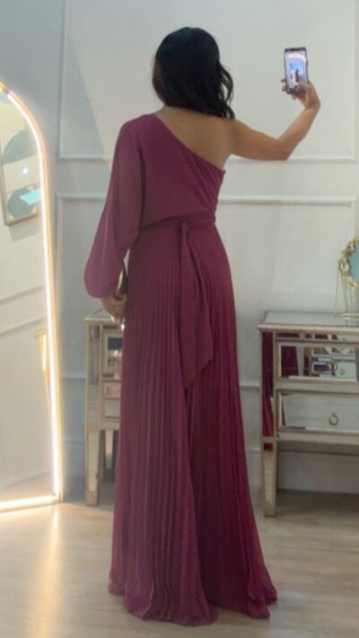 FotoVestido Longo Plissado Carla Manga Única Com Cinto Faixa