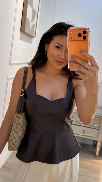 FotoBlusa Peplum Couro Eco Decote Coração Jessie Fenda Posterior