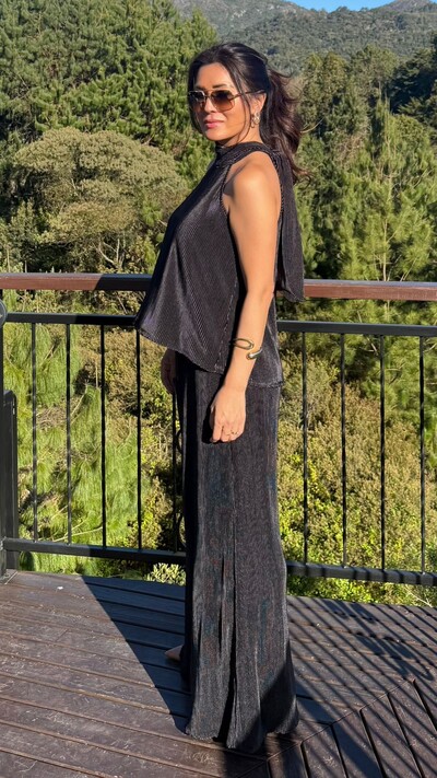 FotoConjunto Plissado Nani Blusa Cava Americana & Calça Pantalona