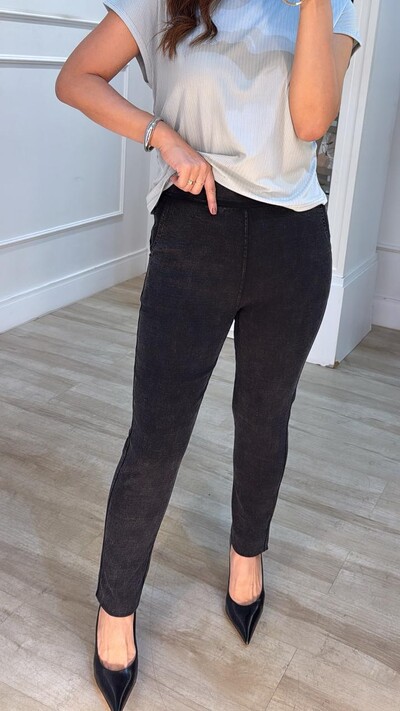 FotoCalça Sarja Skinny Pala Larga Kamila Bolsos Frontais E Posteriores