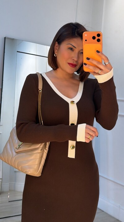 Foto Vestido Midi Tricot Faixa Bicolor Jessie Botões Dourados
