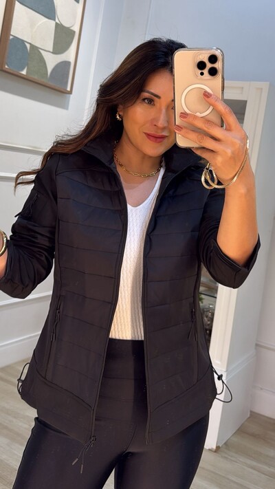 FotoJaqueta Com Capuz Pitty Puxadores Reguláveis No Barrado