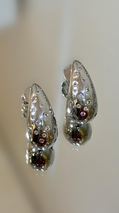 Foto Brinco Gota Achatada Com Detalhes Cravejados