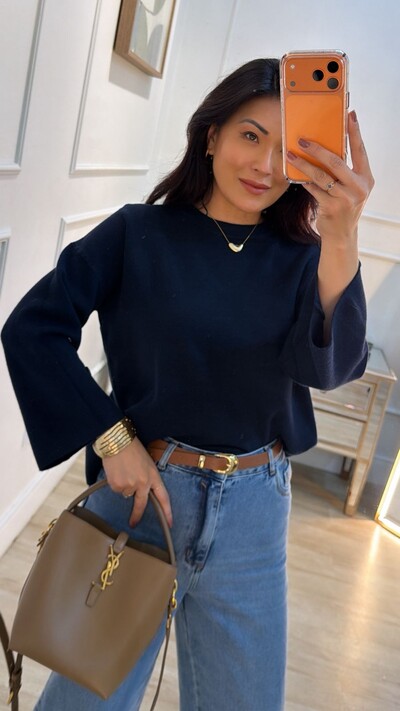 FotoBlusa Tricot Amplo Raissa Nervura E Botões Resinados Nos Punhos