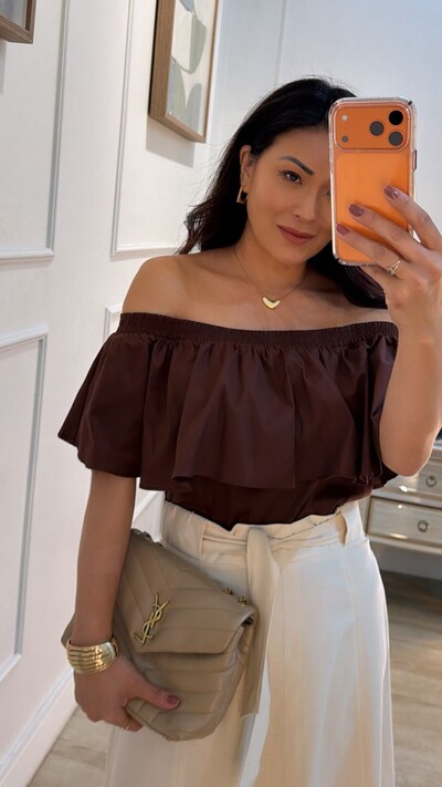 FotoBlusa Ombro À Ombro Clara Detalhe Sobreposição