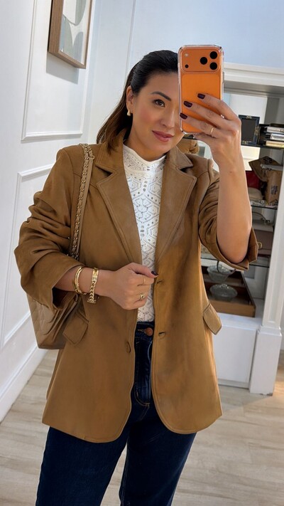 FotoCasaco Suede Liz Com Bolsos Frontais e Botões Nos Punhos