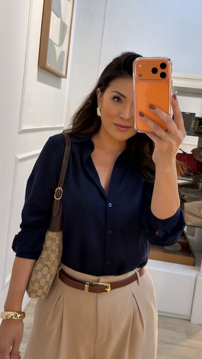 FotoMaxi Camisa Detalhe De Pregas Nos Punhos E Posterior