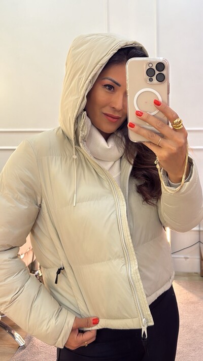 FotoJaqueta Puffer Nylon Thabata Com Reguladores No Barrado