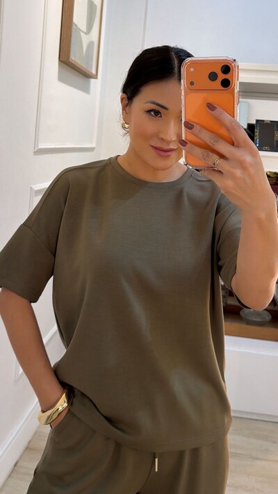 FotoPRÉ-VENDA ENVIO ESTIMADO À PARTIR DO DIA 20/02 Conjunto Helena Blusa E Calça Pantalona