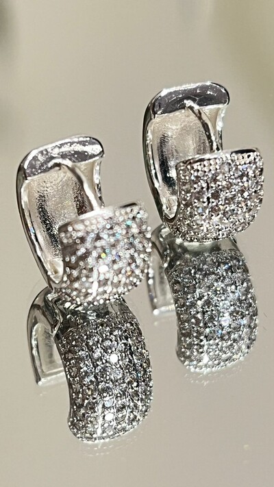 Foto Argola Larga Média Cravejada Em Strass