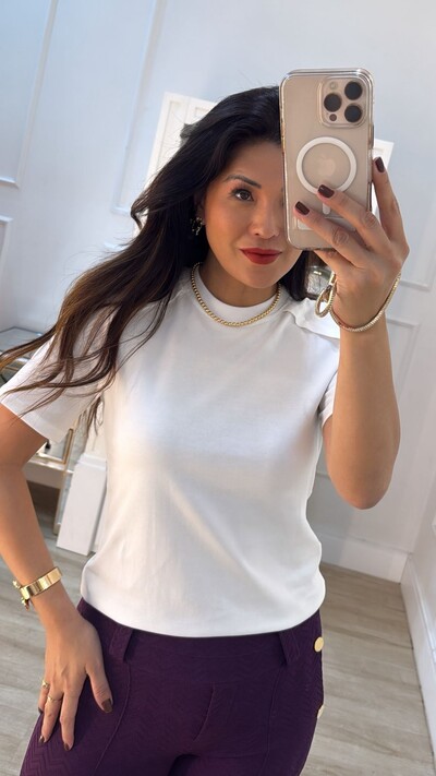 FotoBlusa De Malha Saphira Detalhe Ombreiras E Recorte Nos Ombros