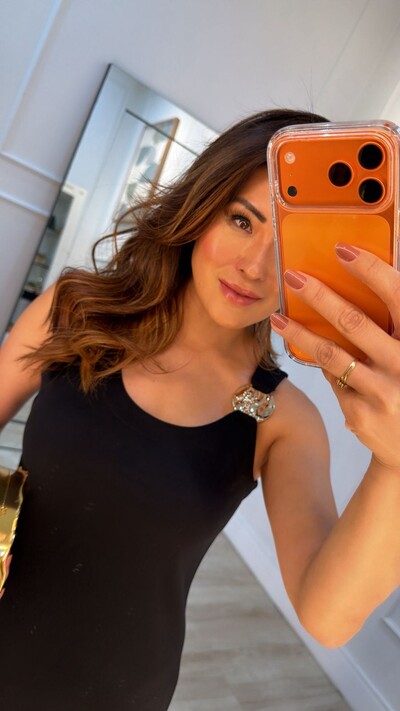 FotoVestido Midi Malha Canelada Julie Detalhe Circulo Dourado Na Alça