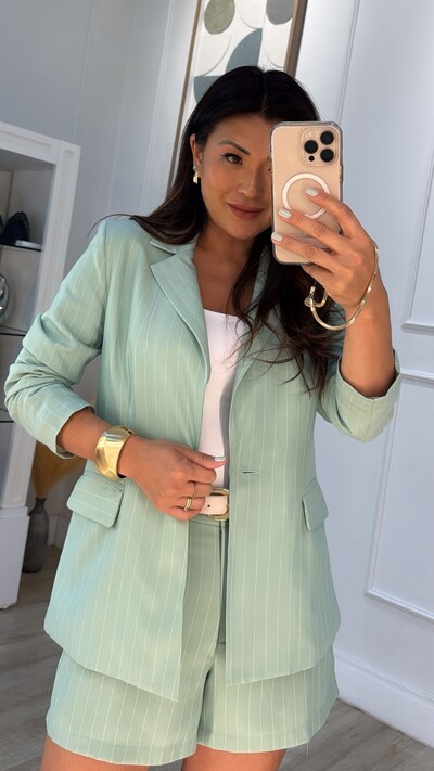 FotoBlazer Alfaiataria Risca De Giz Camila Bolsos Frontais Com Lapela