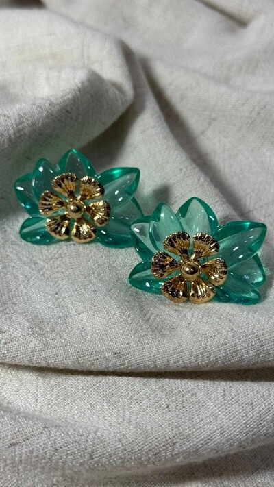 Foto Brinco Flor Dupla Resinada Com Detalhe Dourado