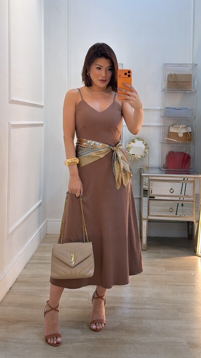 Foto Vestido Midi Evasê Decote V Soraya Bolsos Frontais